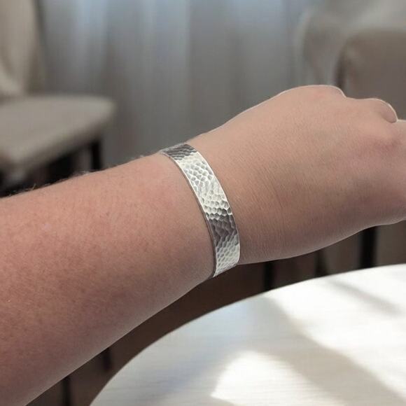 Designer Silpada Sterling Silver 925 Hammered Texture Vintage Bracelet